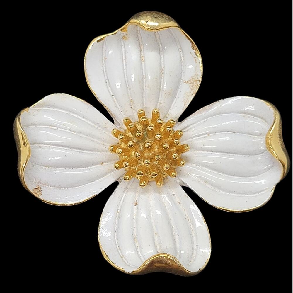 Charming‎ Trifari Dogwood Pin Gold Tone White Enamel Cottagecore Chic Accents